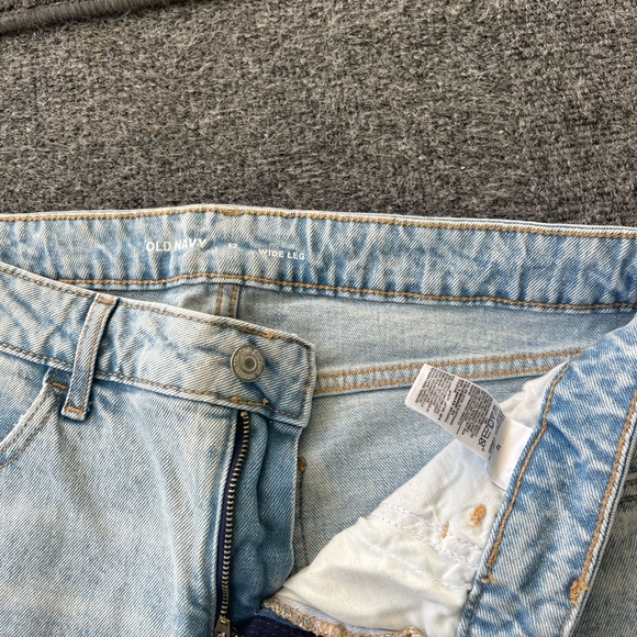 Old navy mid rise wide leg distressed light wash jeans size 12 - Picture 4 of 6